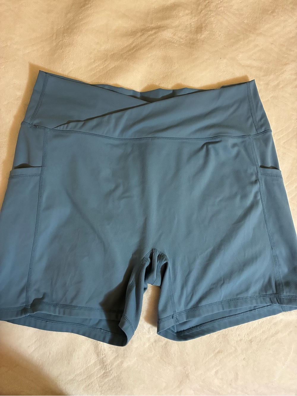 Women’s High-Waist Performance Shorts in Slate Blue